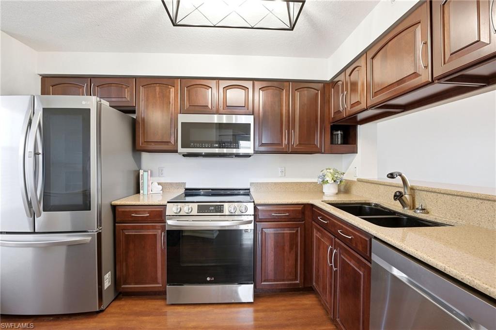 6310 Huntington Lakes Cir 104 Property Photo 4