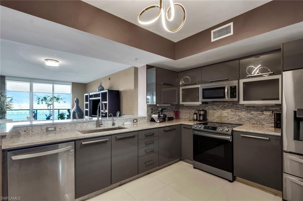 3000 Oasis Grand Blvd 2105 Property Photo 4