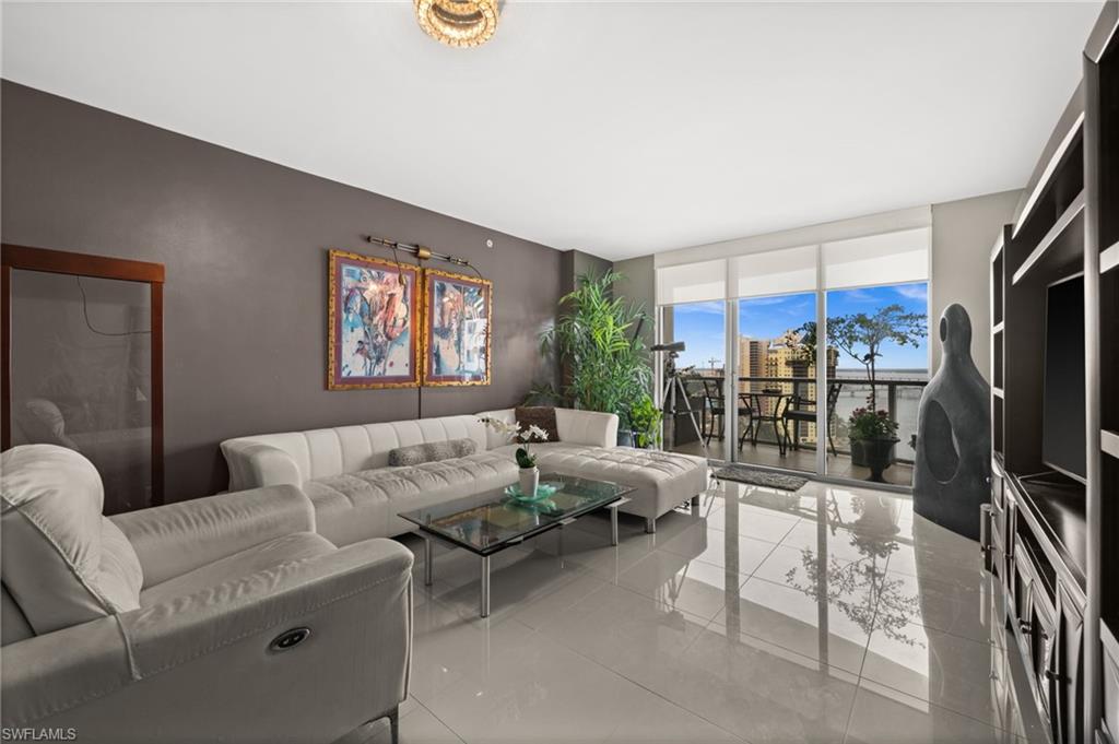 3000 Oasis Grand Blvd 2105 Property Photo 14
