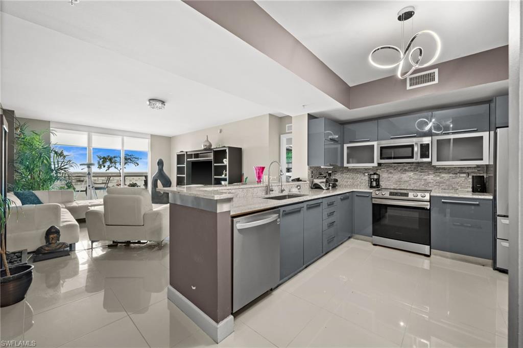 3000 Oasis Grand Blvd 2105 Property Photo 16