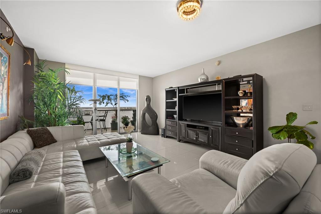 3000 Oasis Grand Blvd 2105 Property Photo 19