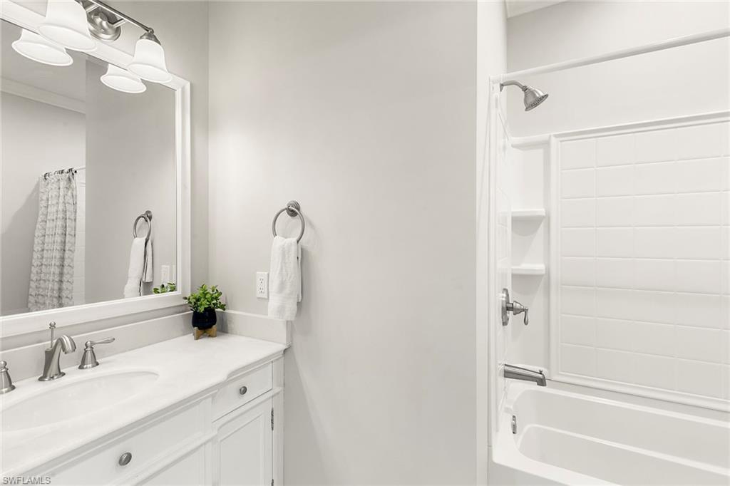 6460 Hidden Oaks Ln Property Photo 35