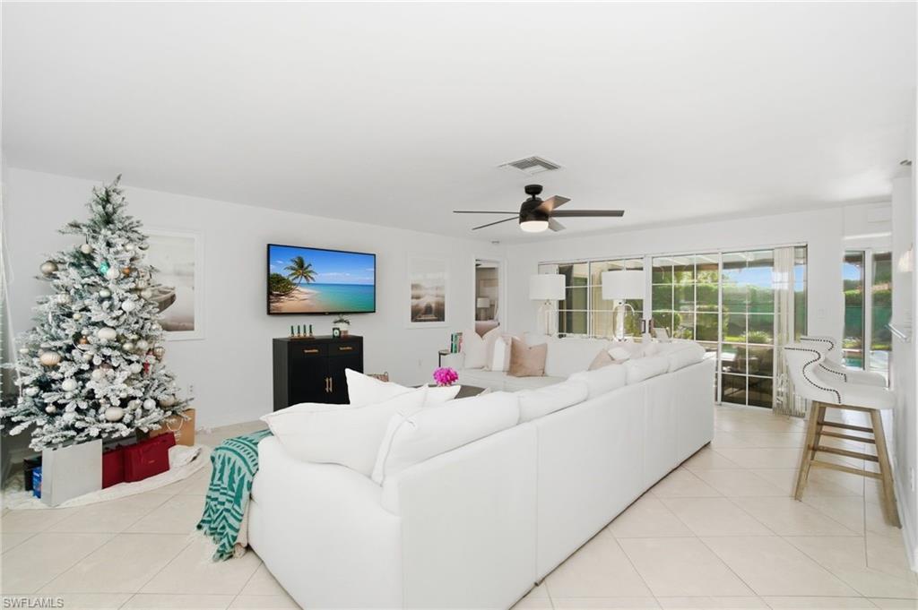 560 Cypress Way E Property Photo 2