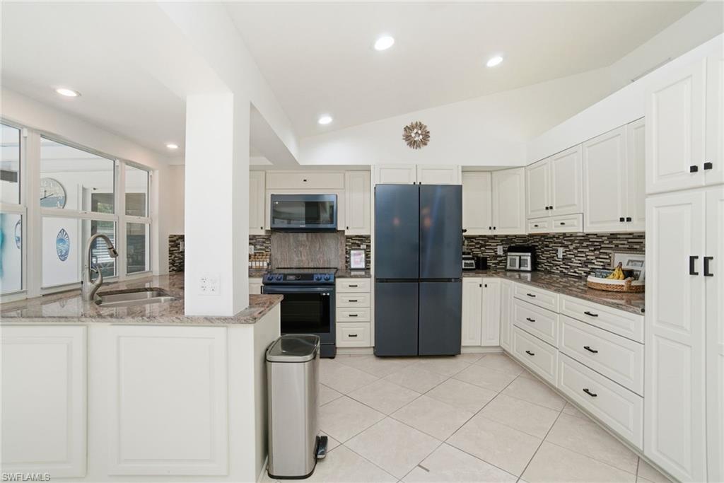 560 Cypress Way E Property Photo 3