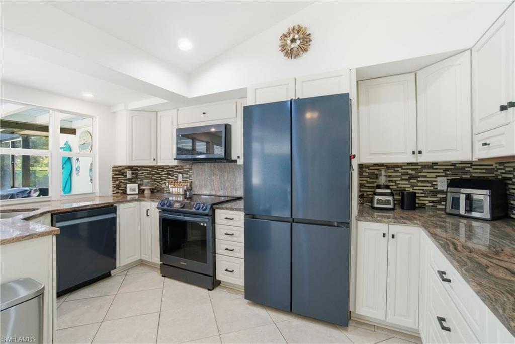 560 Cypress Way E Property Photo 4