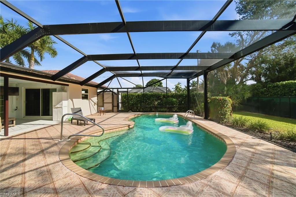 560 Cypress Way E Property Photo 18