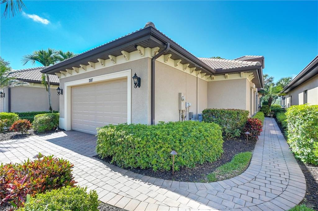 7587 Moorgate Point Way Property Photo 2