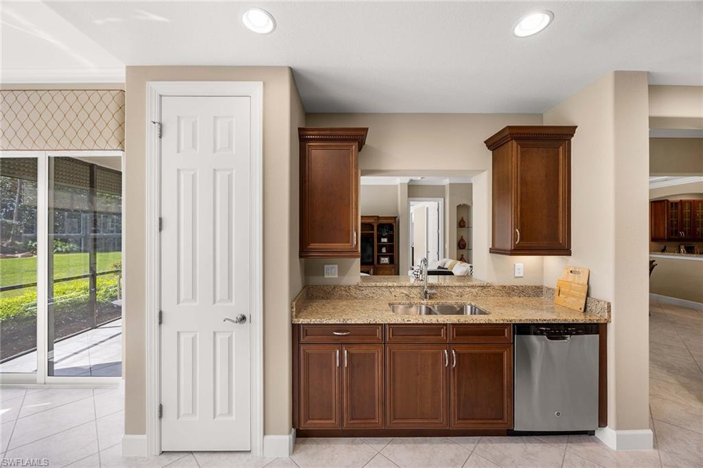 8074 Players Cove Dr 101 Property Photo 11