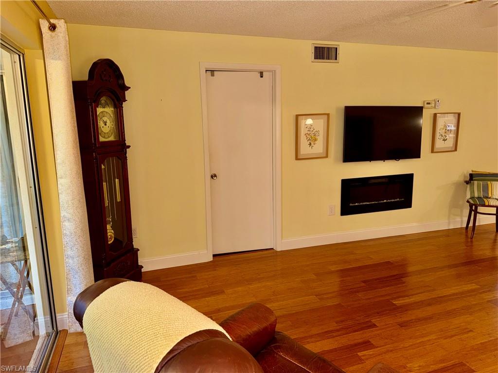 200 Valley Stream Dr 4b Property Photo 8