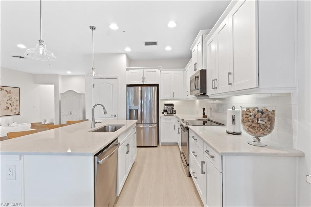 6973 Avalon Cir 1406 Property Photo 3