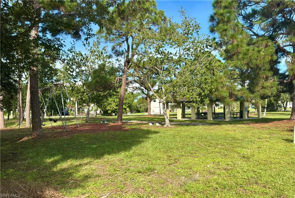 4996 Royal Palm Dr Property Photo 9
