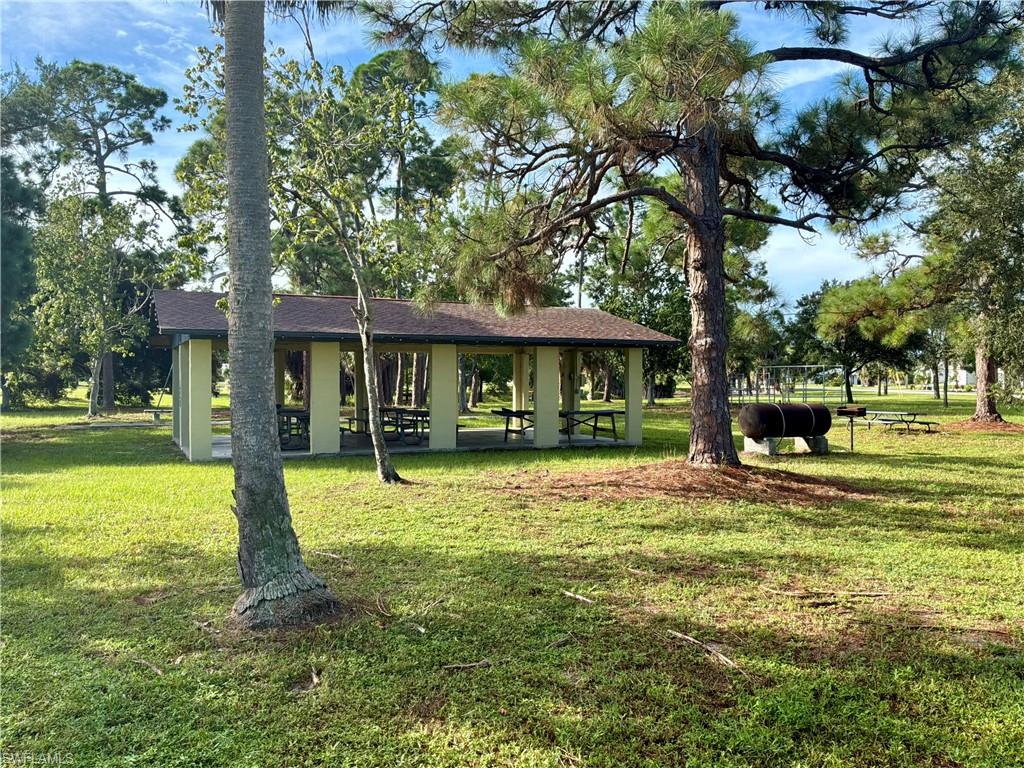 4996 Royal Palm Dr Property Photo 10