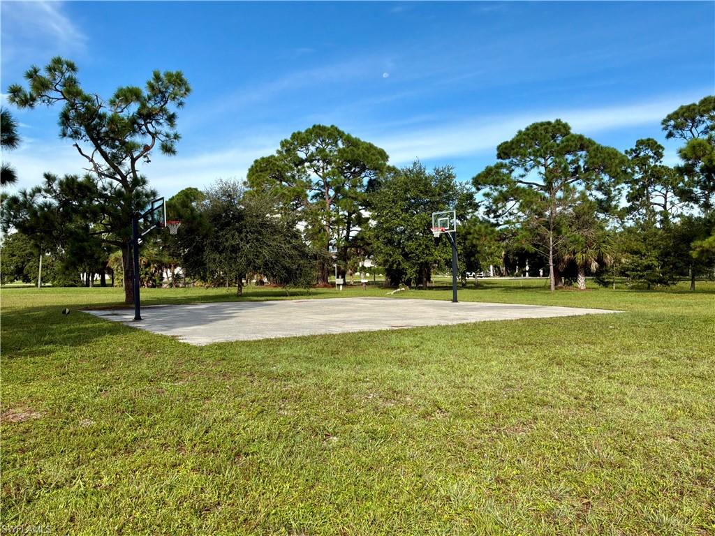 4996 Royal Palm Dr Property Photo 11