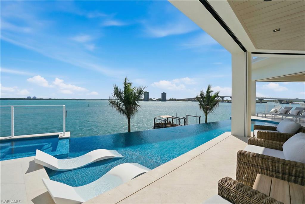 280 Estrellita Dr Property Photo 4