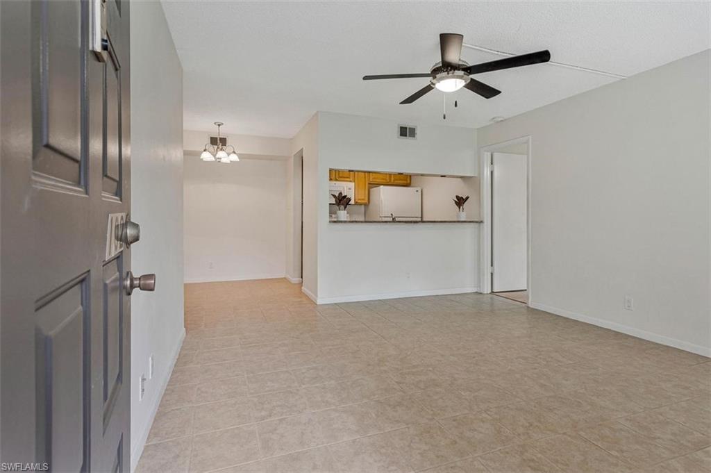 4287 27th Ct Sw 102 Property Photo 3