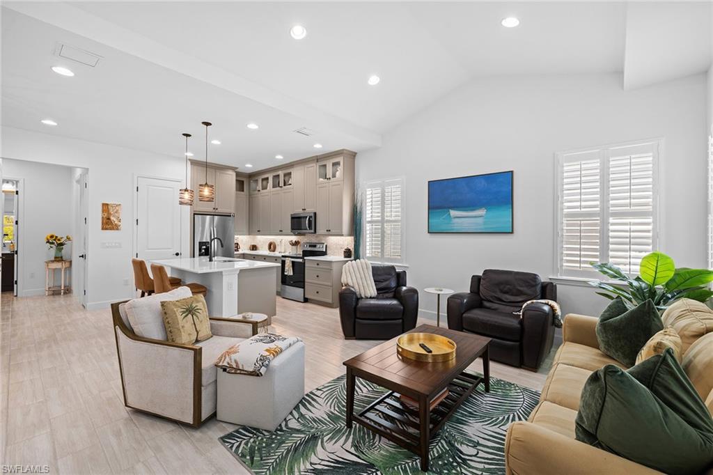 7350 Saona Ct Property Photo 4