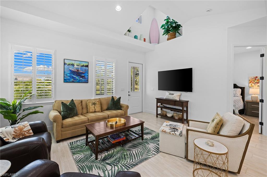 7350 Saona Ct Property Photo 7