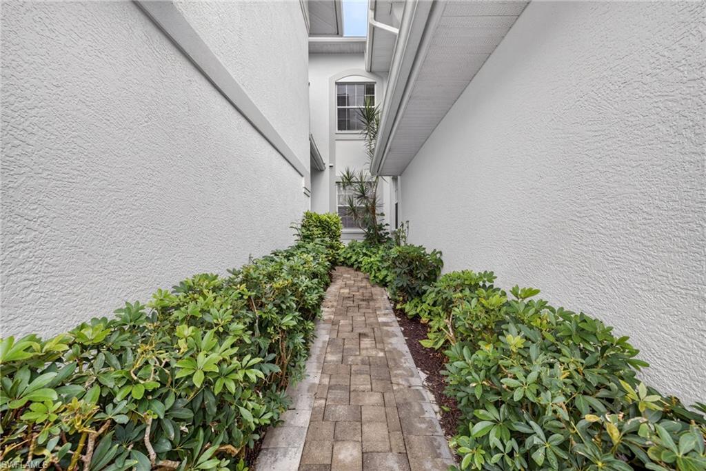 5040 Yacht Harbor Cir 102 Property Photo 6