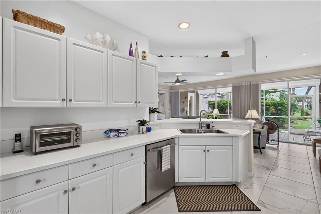5040 Yacht Harbor Cir 102 Property Photo 16