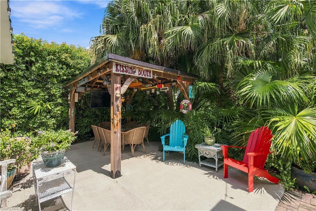 542 Charlemagne Blvd Property Photo 12