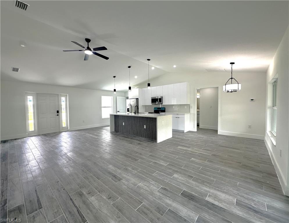 2317 39th St Property Photo 2