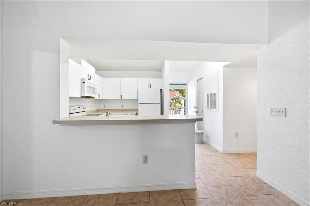 8271 Key Royal Cir 931 Property Photo 7