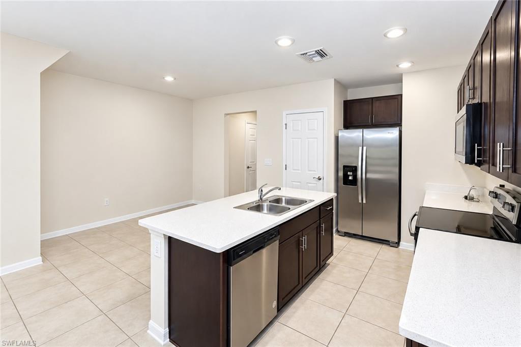 15449 Wildflower Cir Property Photo 4
