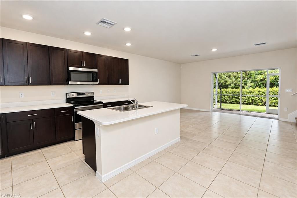 15449 Wildflower Cir Property Photo 5