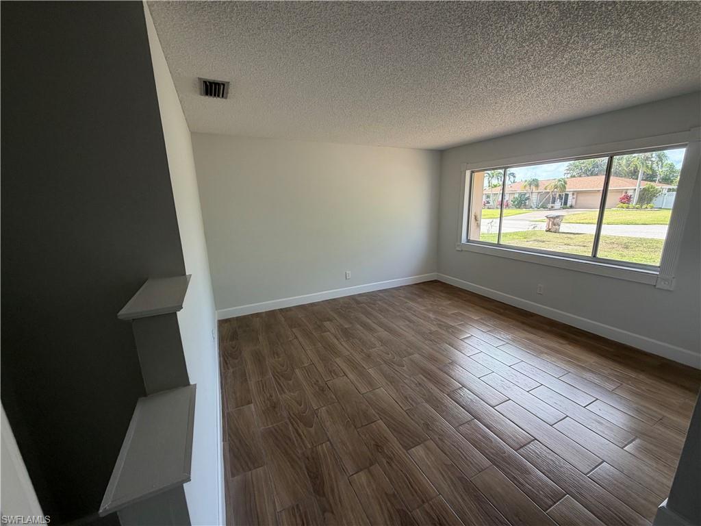 937 52nd St Property Photo 3