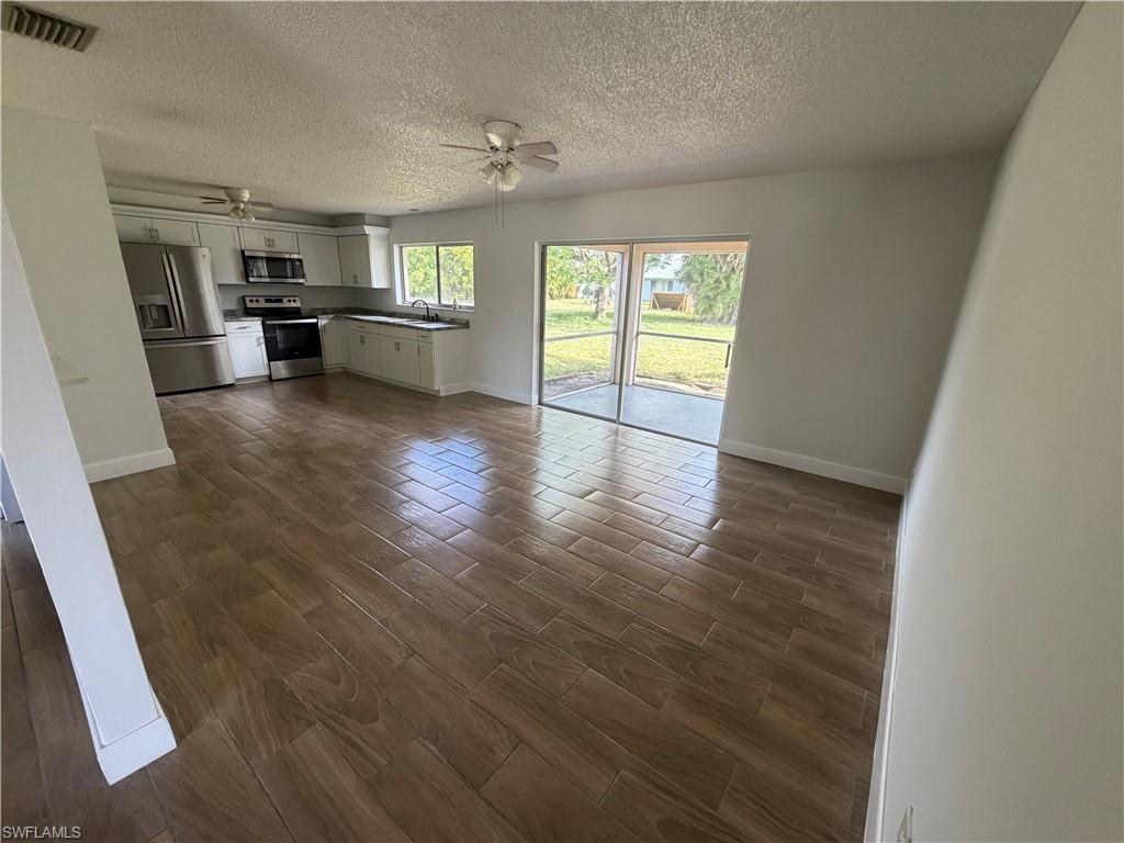 937 52nd St Property Photo 8