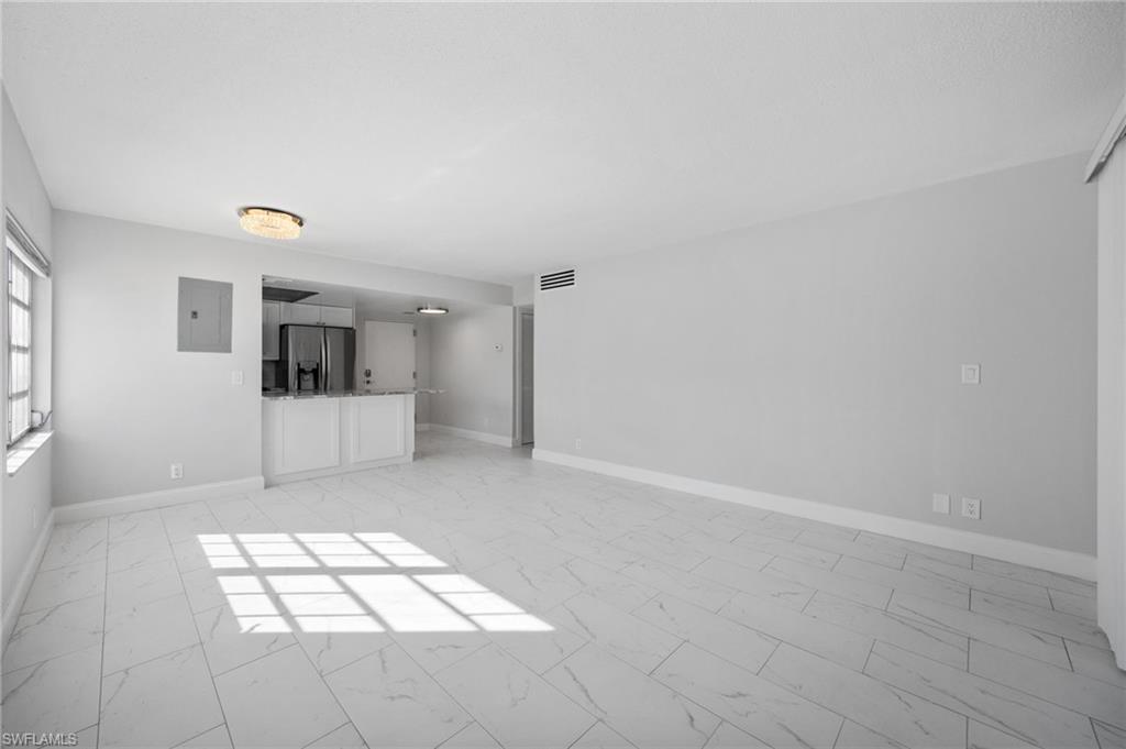 666 3rd St S 106 Property Photo 10
