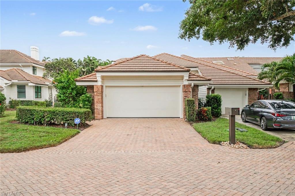 579 Park Shore Dr W I1 Property Photo 2