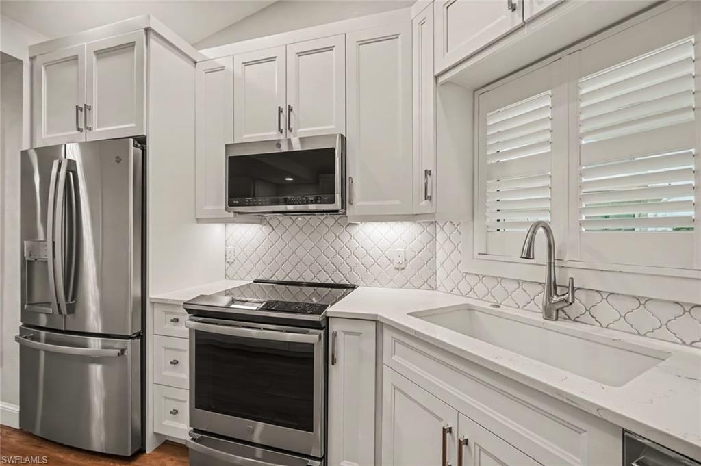 579 Park Shore Dr W I1 Property Photo 11