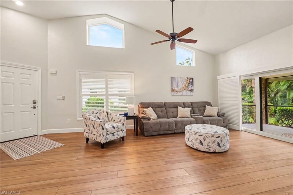 579 Park Shore Dr W I1 Property Photo 13