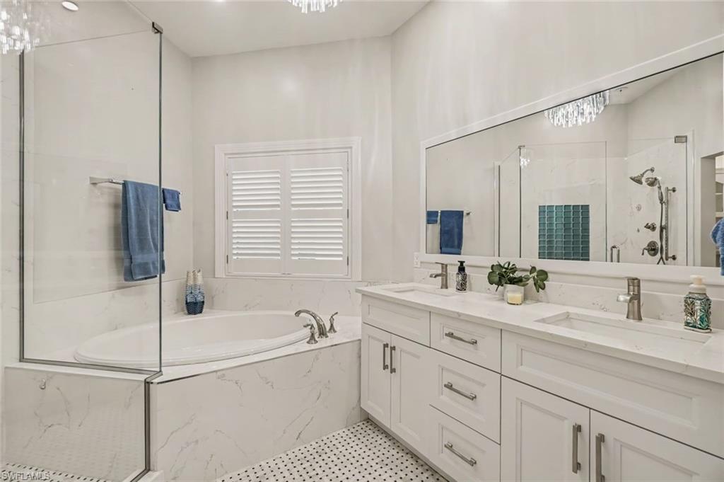 579 Park Shore Dr W I1 Property Photo 22