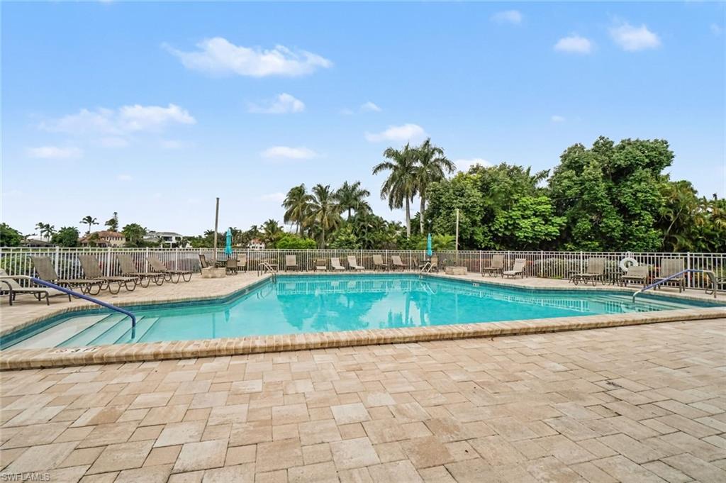 579 Park Shore Dr W I1 Property Photo 32