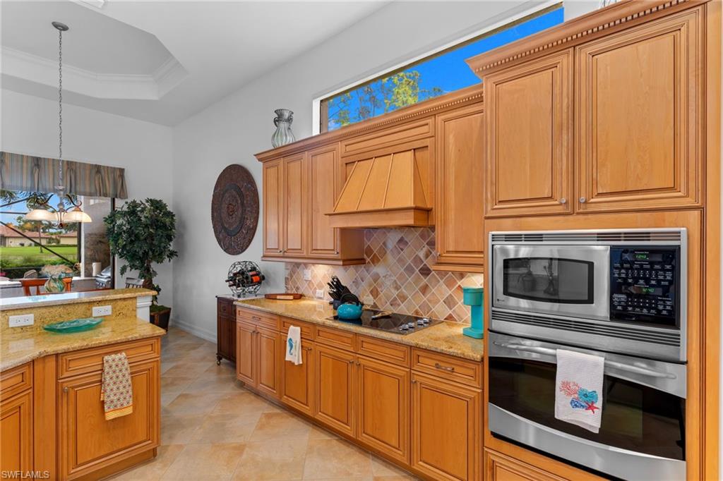 7733 Classics Dr Property Photo 24