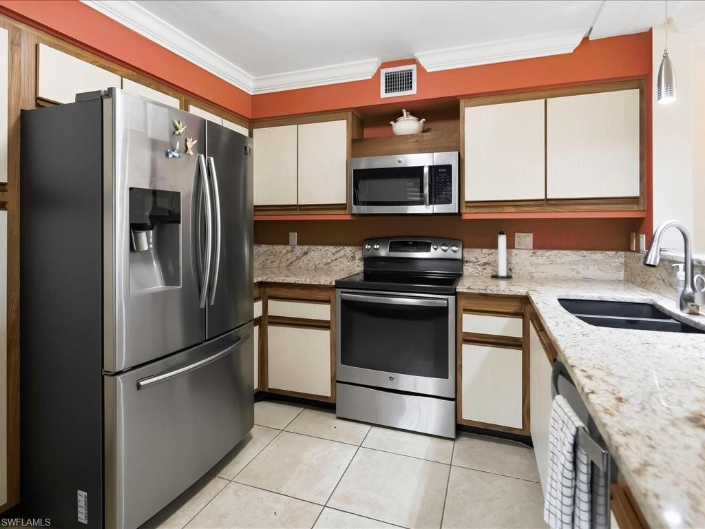 226035809 Property Photo 11