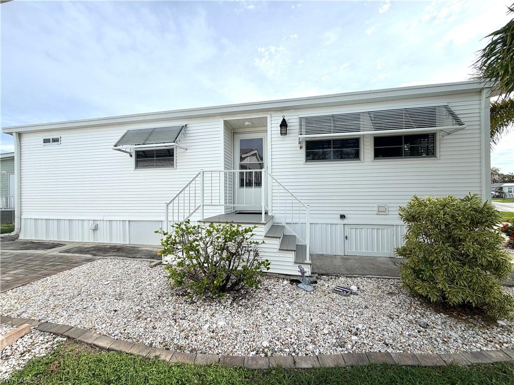 4580 Slash Pine Way E Property Photo 2