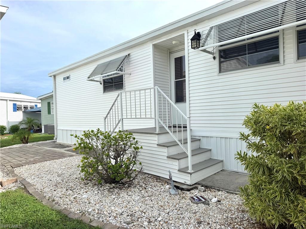 4580 Slash Pine Way E Property Photo 3