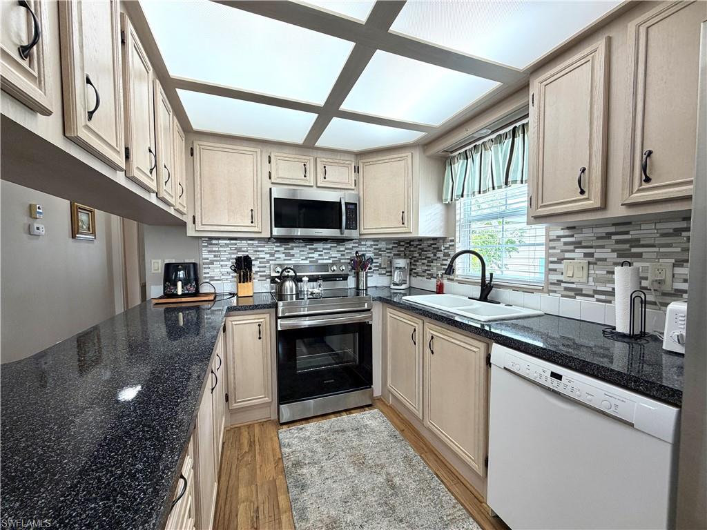 4580 Slash Pine Way E Property Photo 11