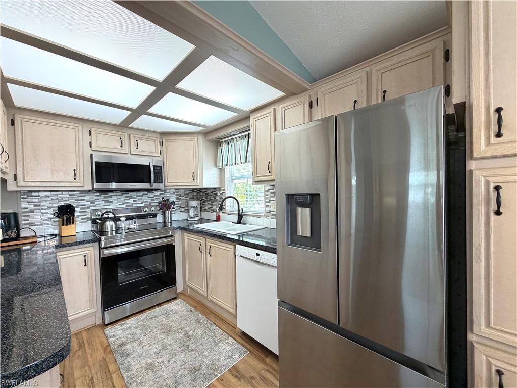 4580 Slash Pine Way E Property Photo 12