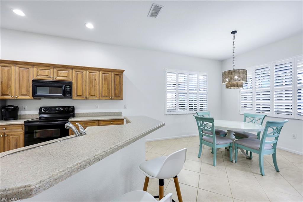 9375 Oak Strand Dr Property Photo 8
