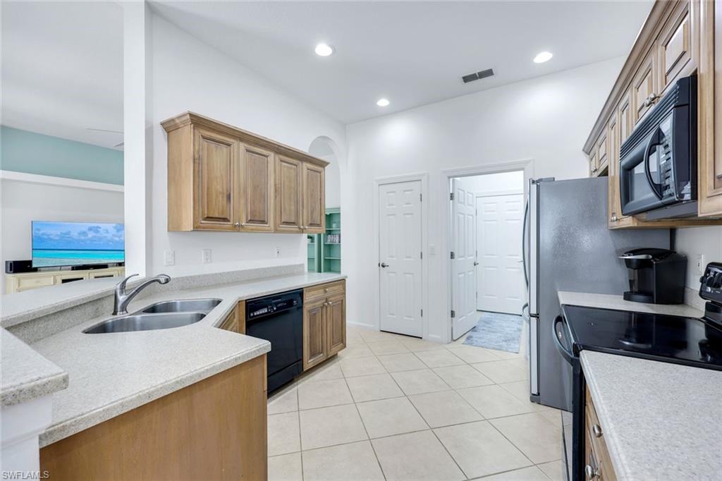 9375 Oak Strand Dr Property Photo 9