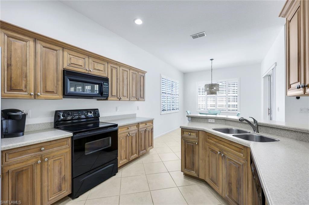 9375 Oak Strand Dr Property Photo 10