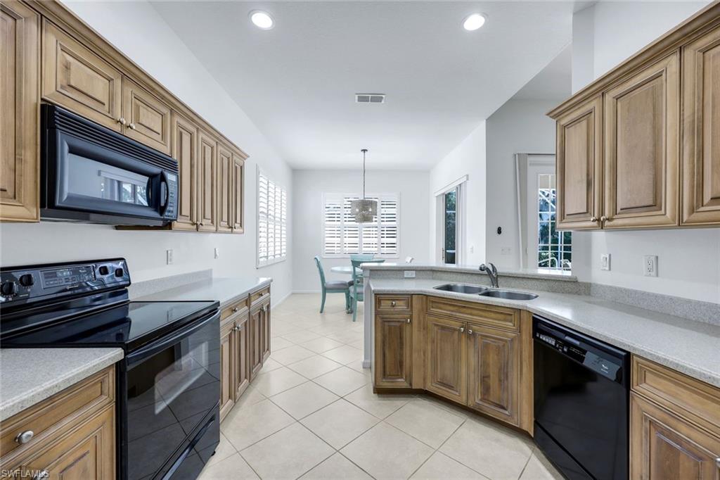 9375 Oak Strand Dr Property Photo 11