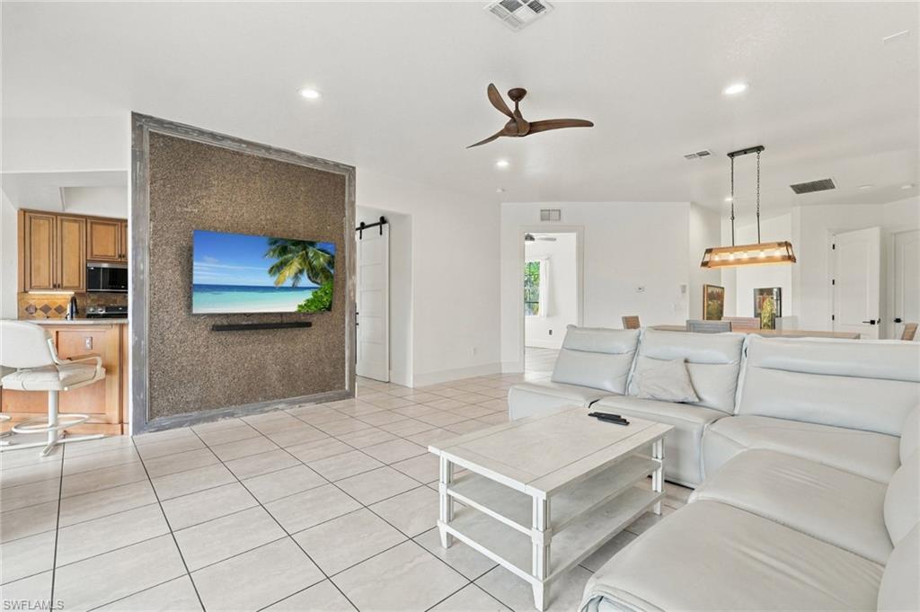 6060 Jonathans Bay Cir 402 Property Photo 5