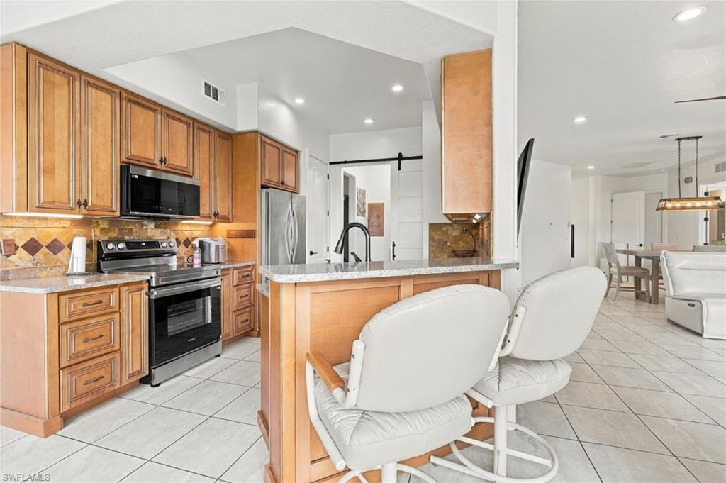 6060 Jonathans Bay Cir 402 Property Photo 11