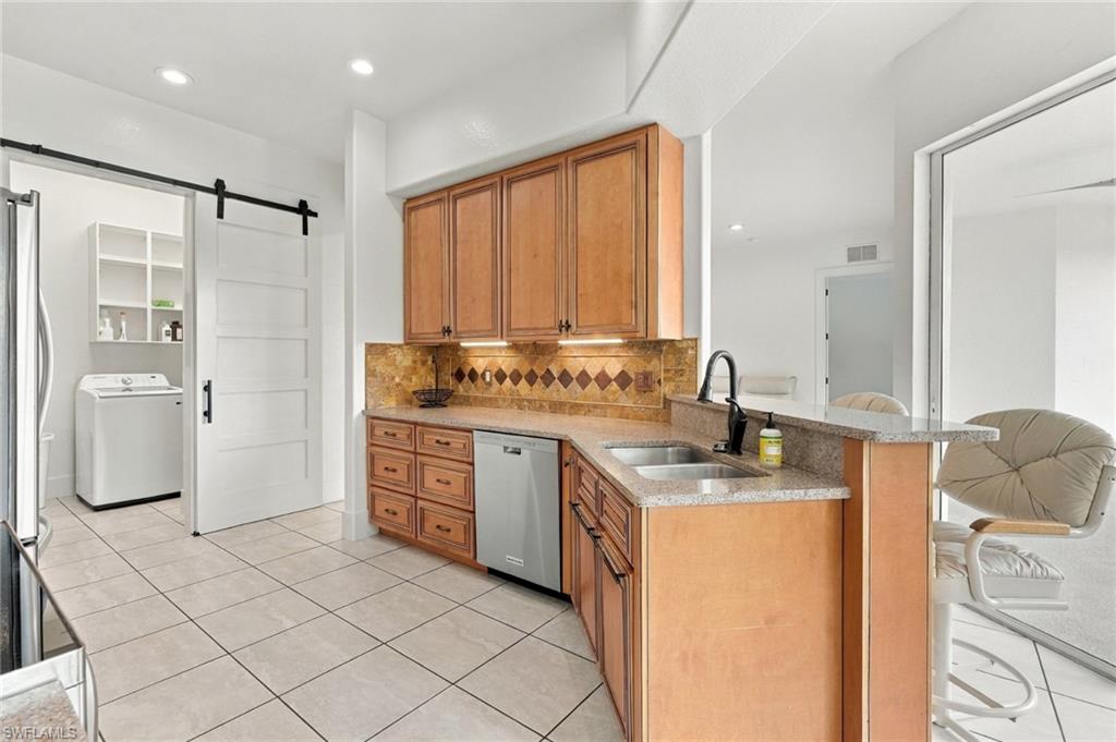 6060 Jonathans Bay Cir 402 Property Photo 14
