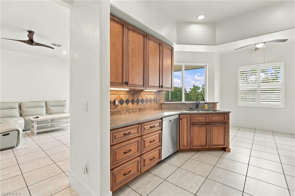 6060 Jonathans Bay Cir 402 Property Photo 16